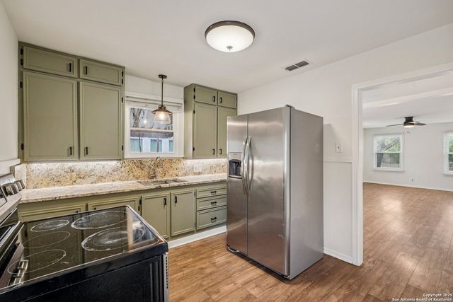 411 W Water St, Kerrville, TX 78028