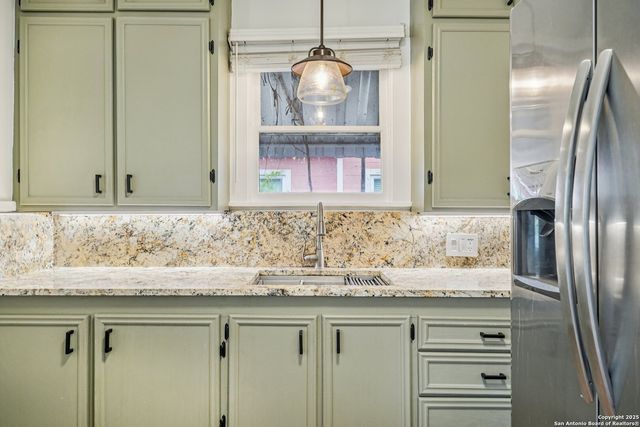 411 W Water St, Kerrville, TX 78028