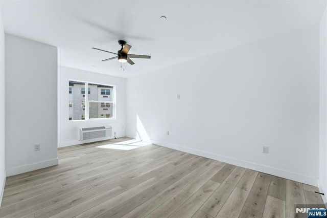 95 Shepherds Lane B307, Totowa, NJ 07512