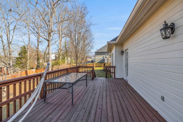 1096 Harbor Landing Drive, Soddy Daisy, TN 37379