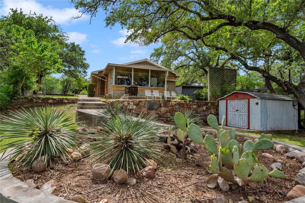 817 County Road 126, Kingsland, TX 78639