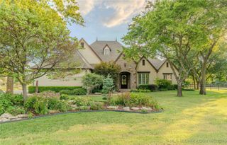 6940 N Garden Stone Lane, Owasso, OK 74055