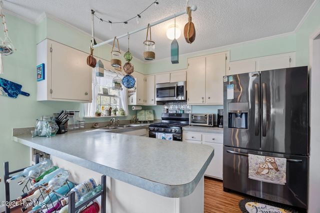 458 Bayview Drive, Harkers Island, NC 28531