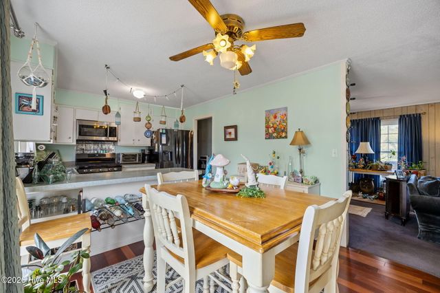 458 Bayview Drive, Harkers Island, NC 28531