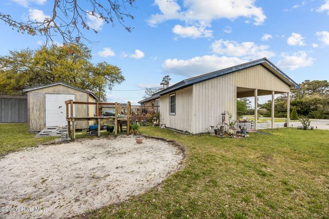 458 Bayview Drive, Harkers Island, NC 28531