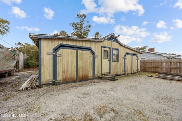 458 Bayview Drive, Harkers Island, NC 28531