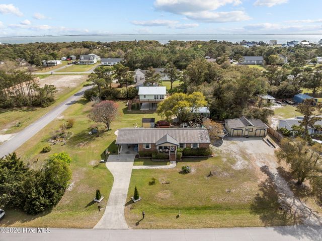 458 Bayview Drive, Harkers Island, NC 28531