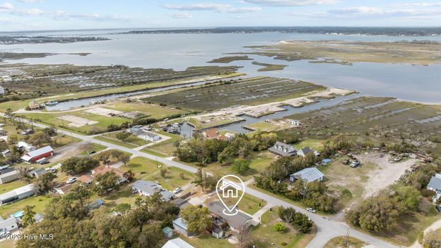 458 Bayview Drive, Harkers Island, NC 28531