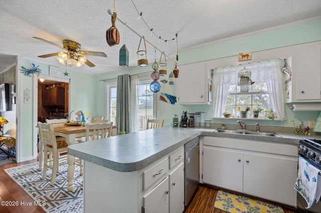 458 Bayview Drive, Harkers Island, NC 28531