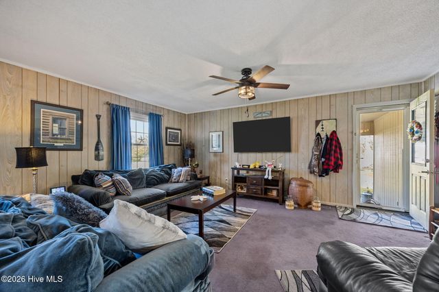 458 Bayview Drive, Harkers Island, NC 28531