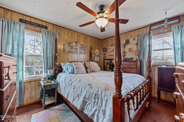 458 Bayview Drive, Harkers Island, NC 28531