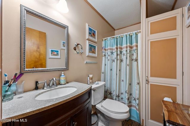 458 Bayview Drive, Harkers Island, NC 28531