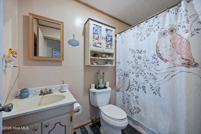 458 Bayview Drive, Harkers Island, NC 28531