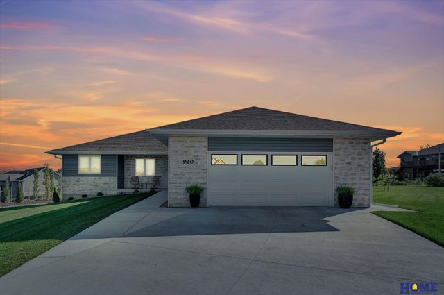 920 Dundee Court, Crete, NE 68333