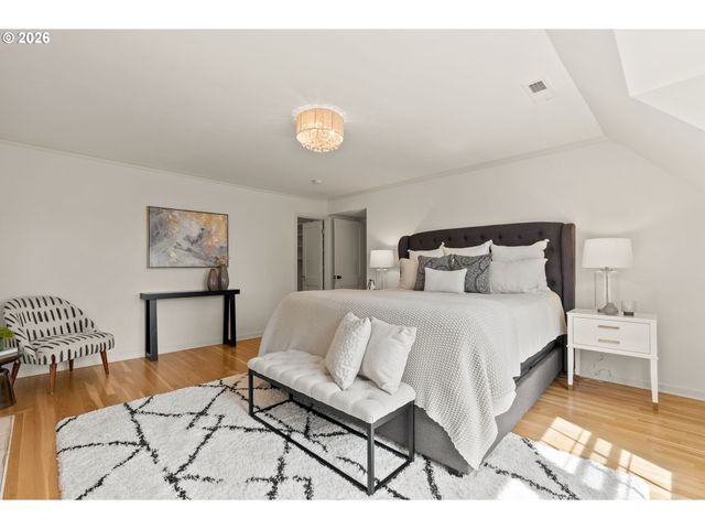 5000 Sw HEWETT Blvd, Portland, OR 97221