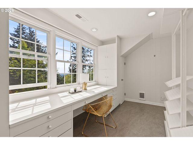 5000 Sw HEWETT Blvd, Portland, OR 97221