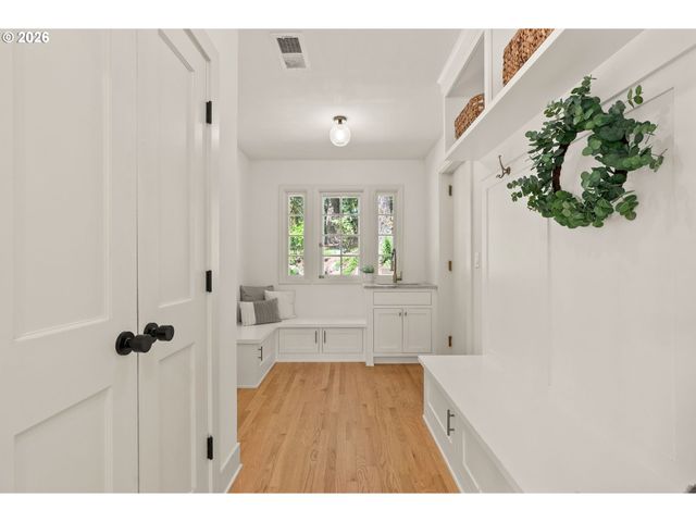 5000 Sw HEWETT Blvd, Portland, OR 97221