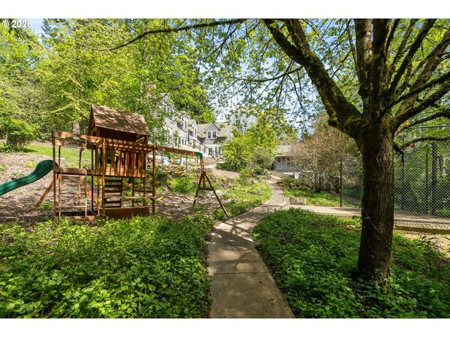 5000 Sw HEWETT Blvd, Portland, OR 97221