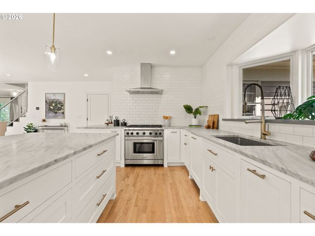 5000 Sw HEWETT Blvd, Portland, OR 97221