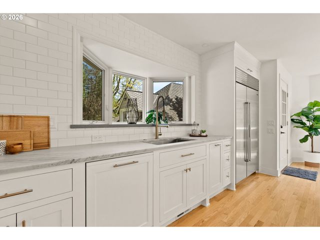 5000 Sw HEWETT Blvd, Portland, OR 97221