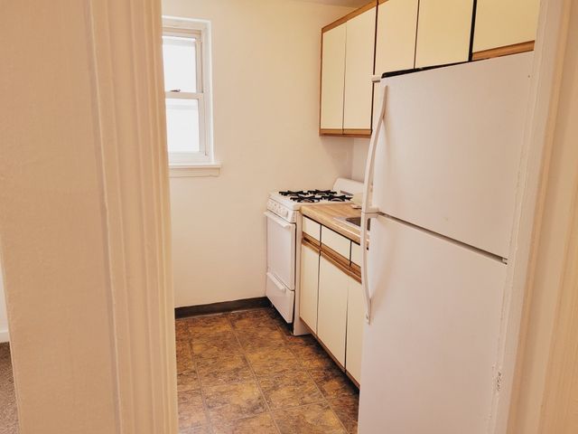 1110 Overland Ave, Duquesne, PA 15110
