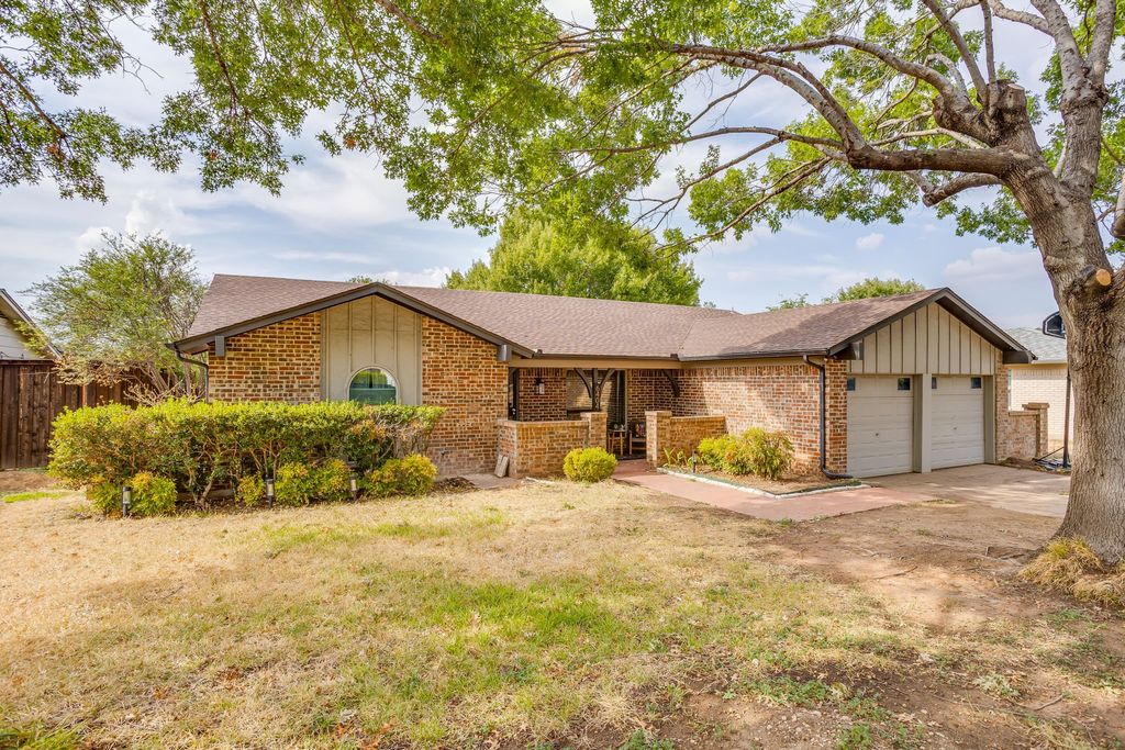 6404 Lavano Drive, Edgecliff Village, TX 76134 — exterior