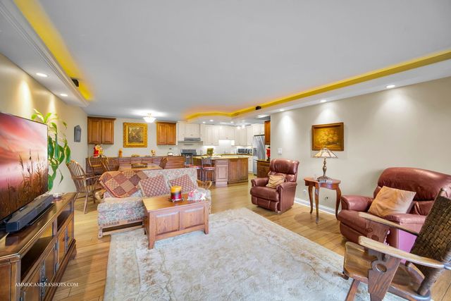 1105 N Mill Street 117, Naperville, IL 60563