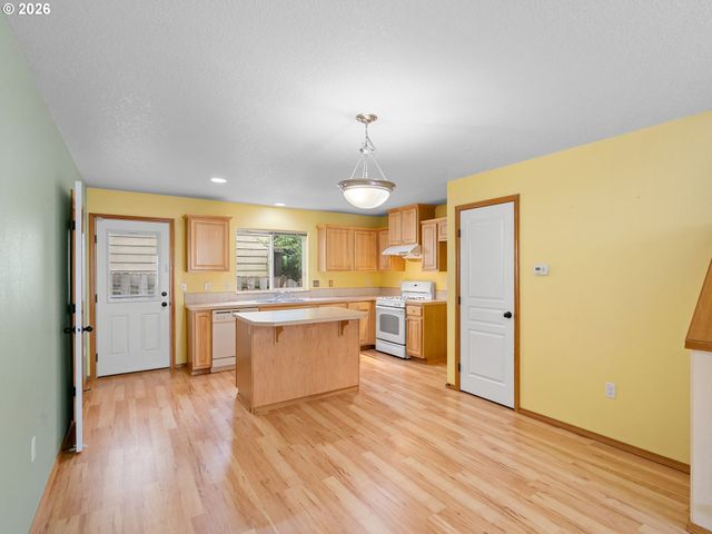 6127 Se 141ST Ave, Portland, OR 97236