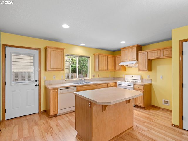 6127 Se 141ST Ave, Portland, OR 97236