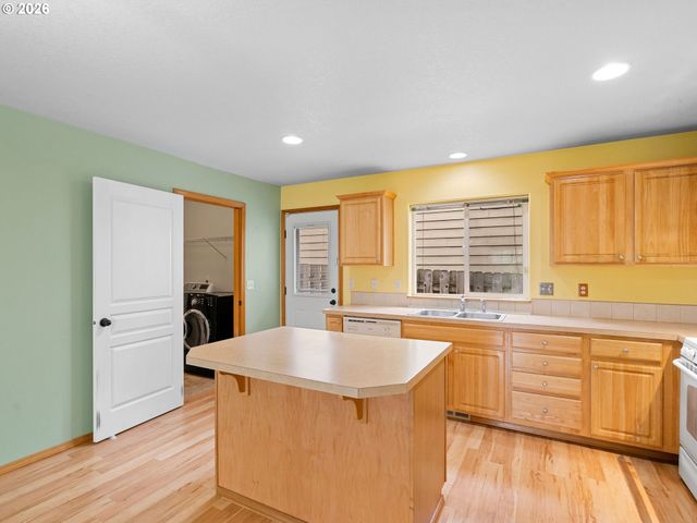 6127 Se 141ST Ave, Portland, OR 97236