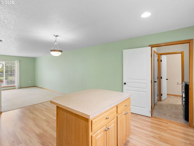 6127 Se 141ST Ave, Portland, OR 97236
