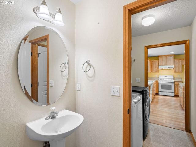 6127 Se 141ST Ave, Portland, OR 97236