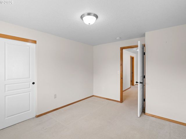 6127 Se 141ST Ave, Portland, OR 97236
