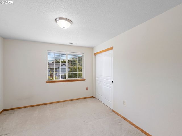 6127 Se 141ST Ave, Portland, OR 97236