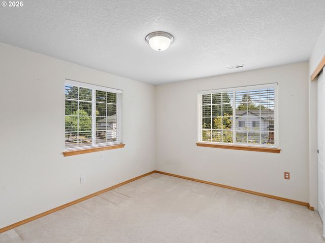 6127 Se 141ST Ave, Portland, OR 97236