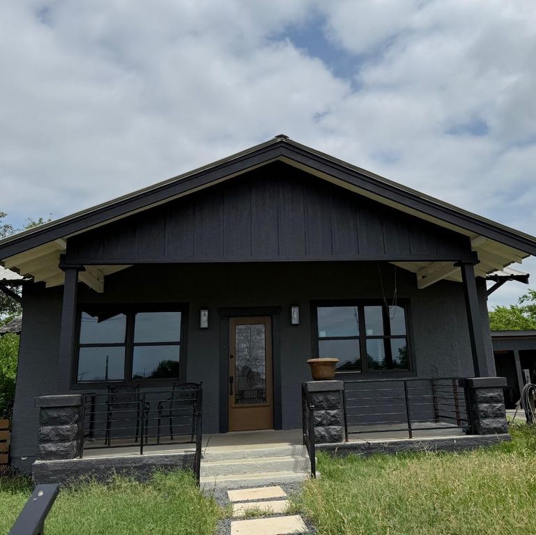 405 East College ST, Llano, TX 78643