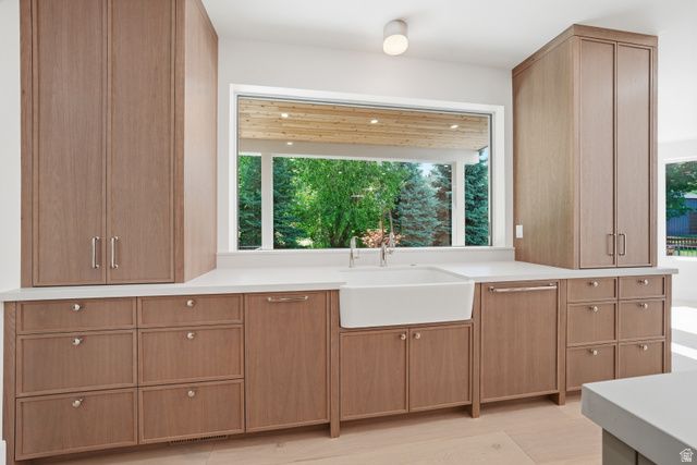 8037 S ROYAL LN, Sandy, UT 84093