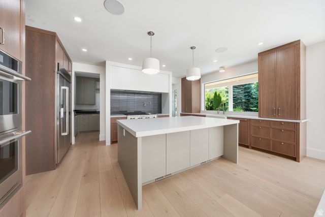 8037 S ROYAL LN, Sandy, UT 84093