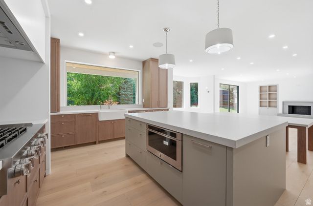 8037 S ROYAL LN, Sandy, UT 84093