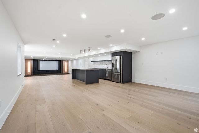 8037 S ROYAL LN, Sandy, UT 84093