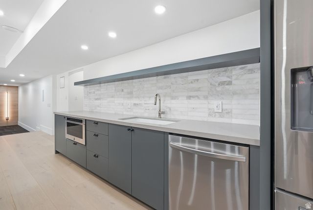 8037 S ROYAL LN, Sandy, UT 84093