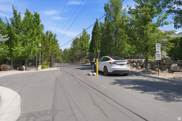 8037 S ROYAL LN, Sandy, UT 84093