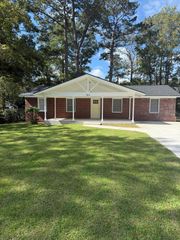 204 Oakdale Drive, Summerville, SC 29483