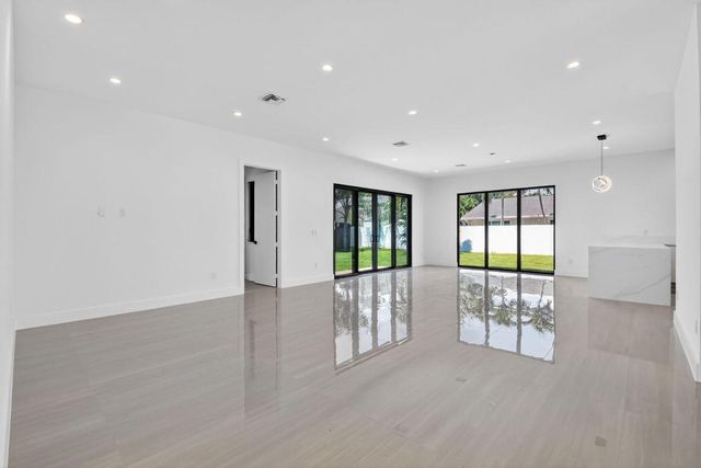 3920 Espan Court, Palm Springs, FL 33461