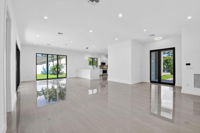 3920 Espan Court, Palm Springs, FL 33461