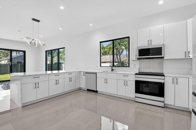 3920 Espan Court, Palm Springs, FL 33461