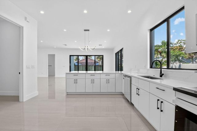 3920 Espan Court, Palm Springs, FL 33461