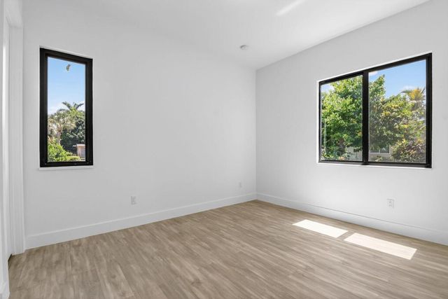 3920 Espan Court, Palm Springs, FL 33461