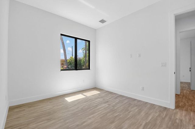 3920 Espan Court, Palm Springs, FL 33461