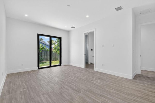 3920 Espan Court, Palm Springs, FL 33461